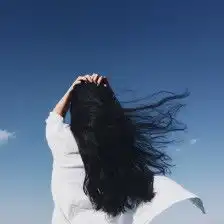 头像简约女生背影