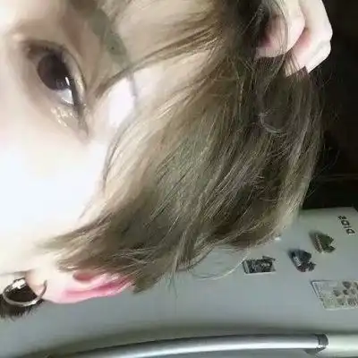 男生侧脸帅气微信头像