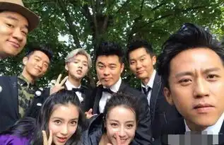 跑男兄弟重聚,李晨陈赫鹿晗深夜自拍表情神同步,网友邓超呢