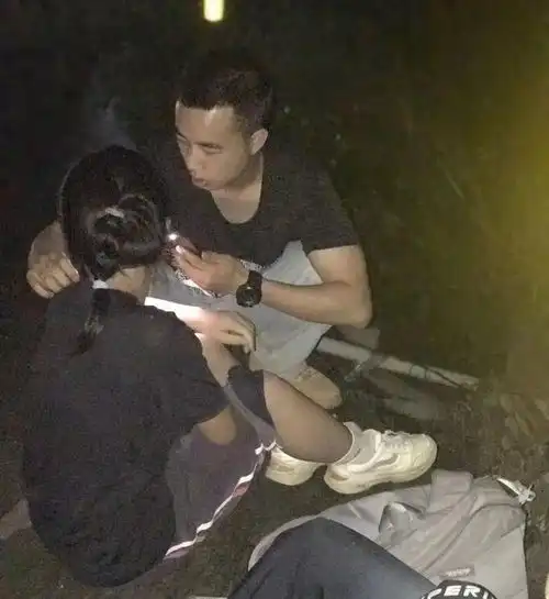 返乡祭祖路上发现车祸,阳江籍武警挺身而出