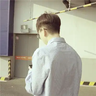 费启鸣照片头像高清无水印版初恋系大男孩费启鸣