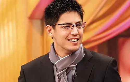 他是蒋家第四代,后完美贵公子形象崩塌,自言性格分裂严重