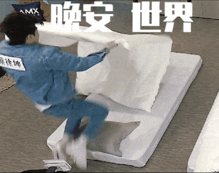 李晨透露跑男团蔡徐坤最爱发表情包表情包大户认证