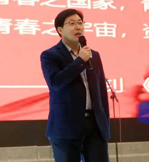威海一中65级高二学部举行爱党爱国歌曲合唱比赛