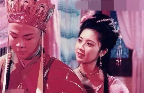 表情61岁徐少华四处走穴赚钱,发福沧桑油腻到流油,卖力表演太心酸表情