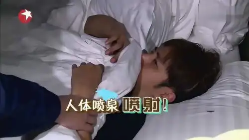 罗志祥睡得正香,被黄磊一口水喷清醒看他表情真的太无辜了