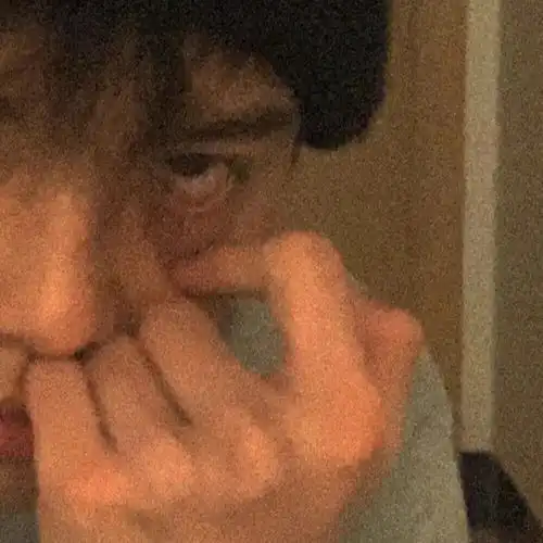 男生头像少年的眼底应永存炽热和希望