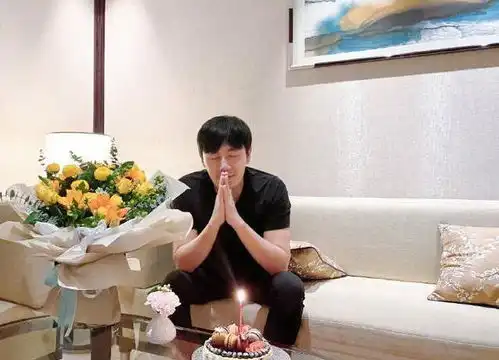 秦昊庆生照曝光,42岁男人穿红色鞋子变成潮boy