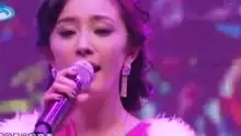杨幂甜炸了,演唱一首歌酥酥麻麻,台下男明星表情都亮了