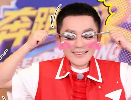 跑男李晨迷惑行为让工作人员摸油锅,有谁注意蔡徐坤表情