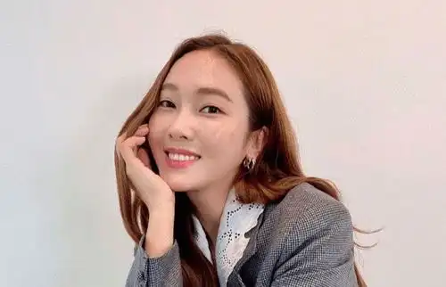 女神郑秀妍成老赖被列为法庭执行人,粉丝却称她是被公司坑了