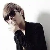 扣扣男生西装墨镜头像轻