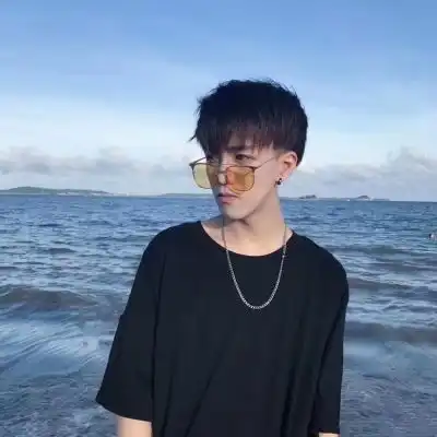 2019男生微信头像伤感忧郁的心里有故事的男人