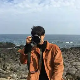 突然想起你,我笑了笑自己