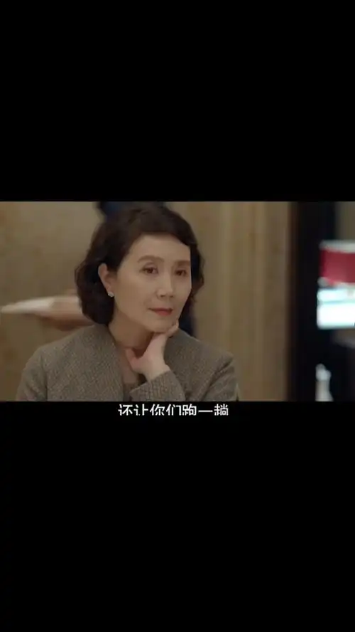 两亲家见面,对方不懂餐桌礼仪,亲家母的表情说明了一切