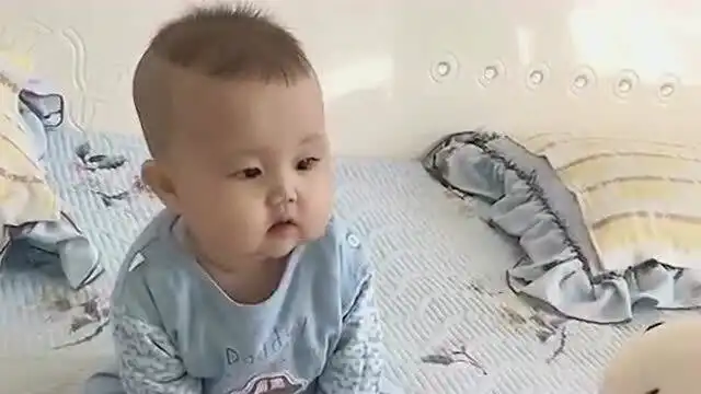 求各路大神翻译这段对话,这要婴语多少级才能读懂,孩子的小表情太可爱了