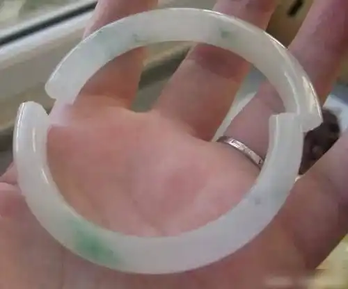 翡翠虽美,不可乱戴这些戴翡翠的禁忌你知道吗