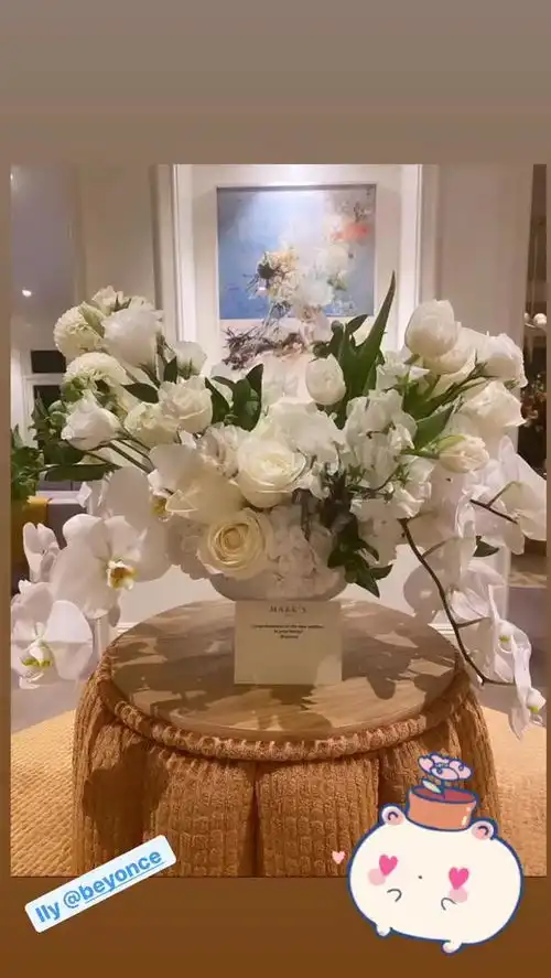 水果姐晒碧昂斯送的祝福鲜花配爱心表情包感谢