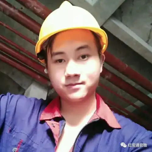 喜欢唱歌,性格温和的八里镇男孩