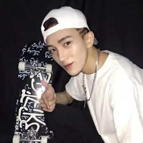 小清新男生发型,提高颜值就靠它了