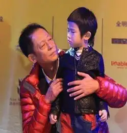 老爸是影帝,老妈是亿万富翁,10岁儿子长成最丑星二代