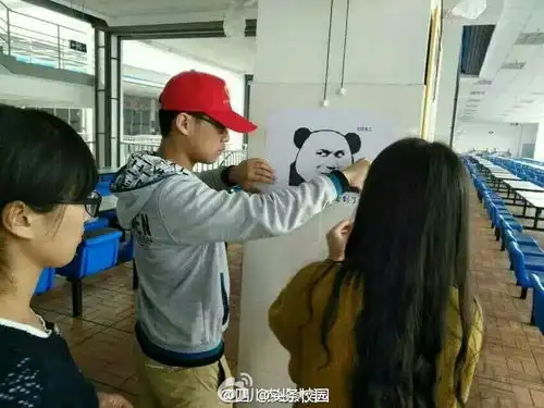 组图厉害了高校食堂惊现魔性表情包告示牌
