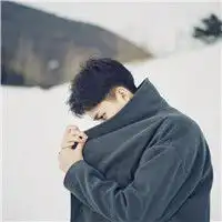 男生头像图片帅气侧身小清新短发也是蛮帅气的