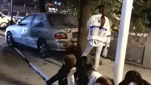 闺蜜为生活所迫,摆摊第一天挣了三块钱,重点是整个宿舍的人都陪着