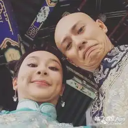 秦俊杰做微访谈,杨紫火速评论狂甩表情包,两人的狗粮停不下来啊