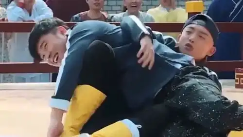 陈赫郑恺互脱鞋看命门,陈赫一招惊出李晨表情包,郑恺无能为力