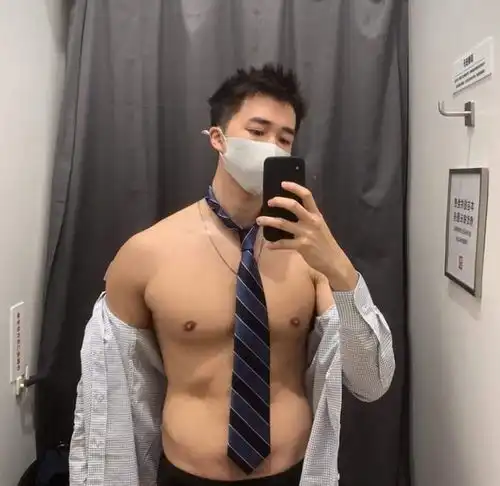 这才是肌肉男生该剪的3款发型,阳光帅气有魅力