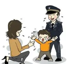 哈尔滨火车站粗心妈找包丢儿子民警帮助其全部找回