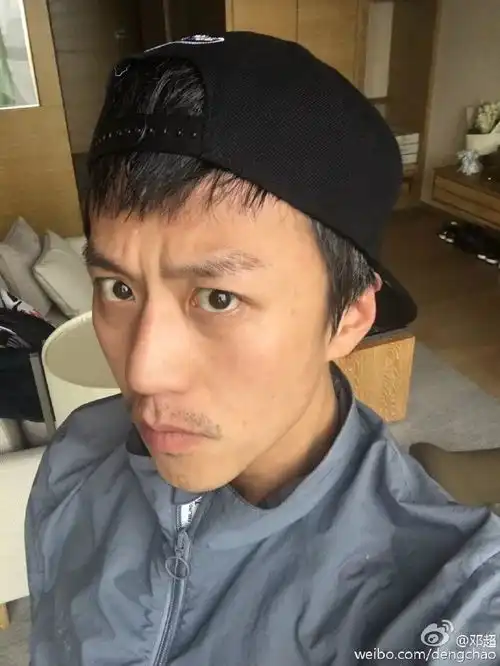 才说对健身和恋爱绝望结果两周时间不到,钱枫已经瘦了