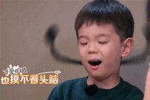 快来看嗯哼,一个刚满四岁的钢铁直男,居然穿起了粉红色