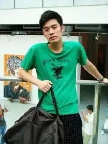 那些你以为很丑的男明星,他们年轻时的颜值真的可以撩到你腿软