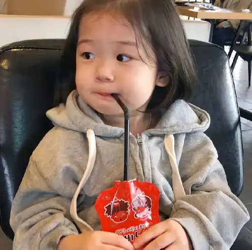 组图互联网女儿金雪缺掉两颗门牙眯眼萌笑可爱含量超标
