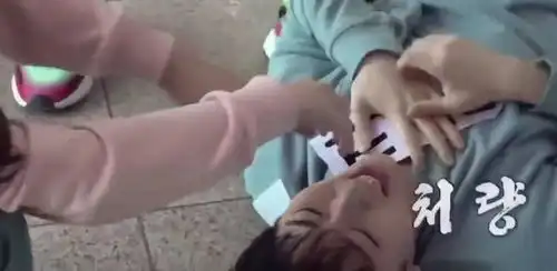 李晨表情包比基尼