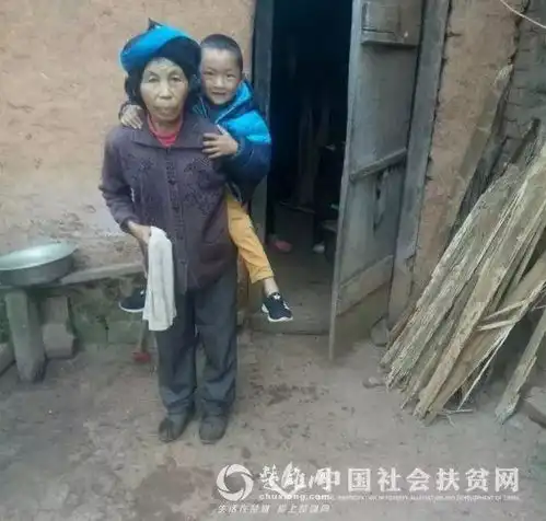 心酸为了和79岁奶奶活下去,云南4岁男孩每天上山扛芭蕉图