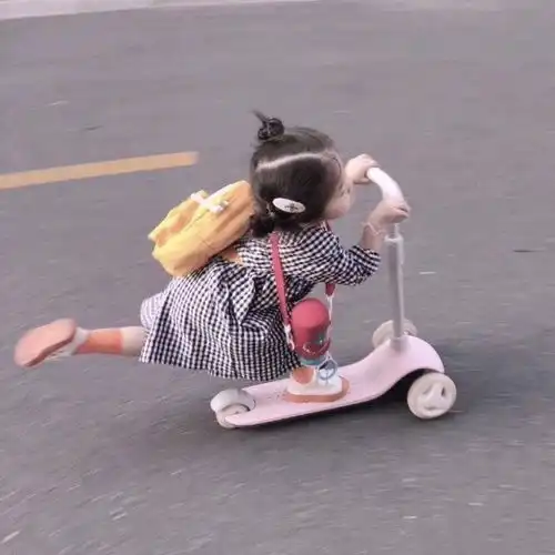 表情包可爱的女孩子文案