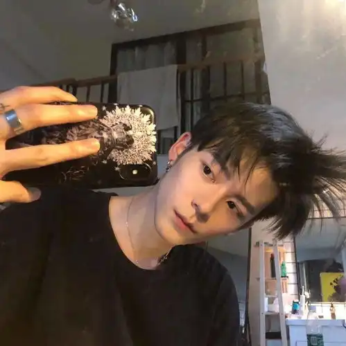 头像背景丨来日方长何惧车遥