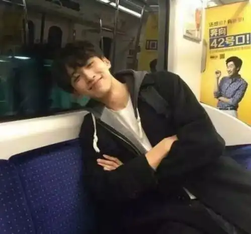 或许这就是网恋奔现吧......哈哈哈哈真的太照骗了