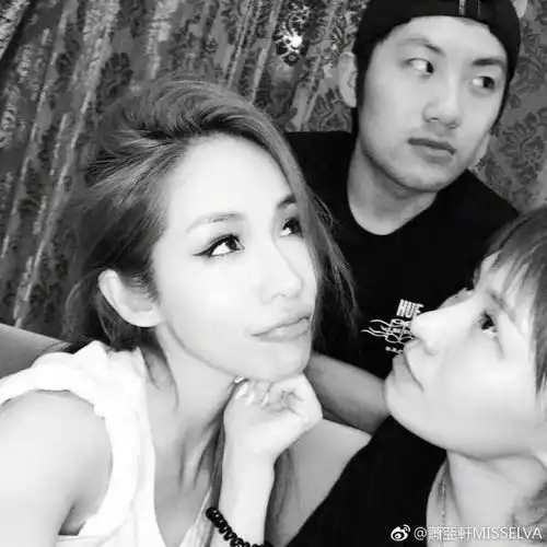 萧亚轩出道18年换了16个男友如果她出撩汉教程的话,我愿意背诵全文