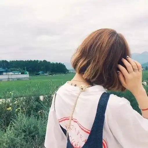 头像简约干净短发背影