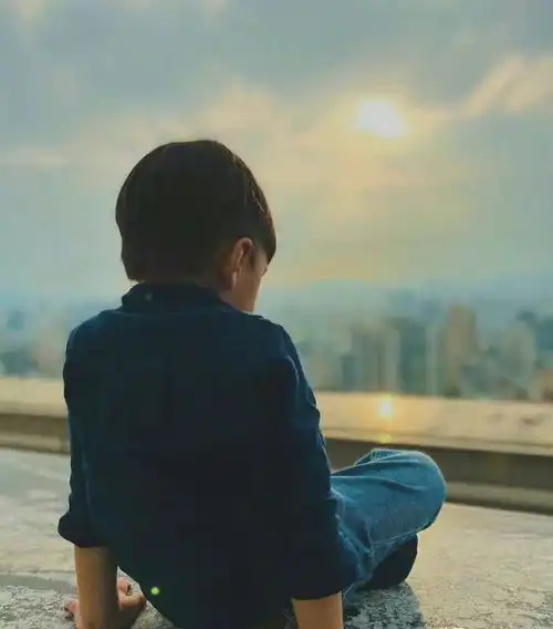 二次元头像男生帅气阳光
