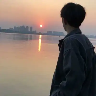 2022最新版帅气的男生头像人间灯火总有一盏在等你回家
