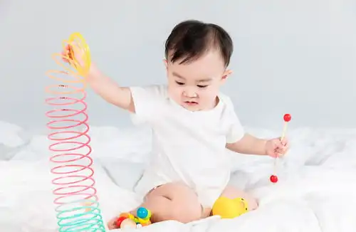孩子鼻塞急坏当奶奶的,一个粗鲁举止,引发宝妈不满