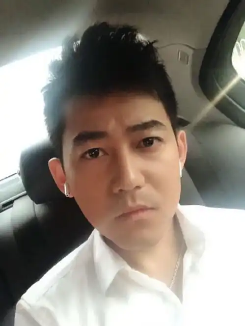 知名男星自曝遭网络暴力,黑粉不仅诅咒其父母,还侮辱其未来妻子