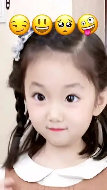 不得不承认这个小丫头真的是太可爱了