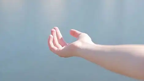 贵州专治白癜风医院,治疗手部白癜风,就从护理开始
