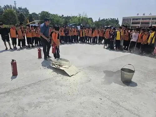 商丘市示范区平台小学开展消防演练学习活动